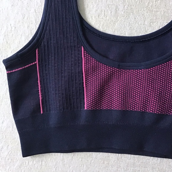 Reebok Seamless Low Impact Sports Bra Size Small Speed Wick Pink and Navy - Picture 4 of 10